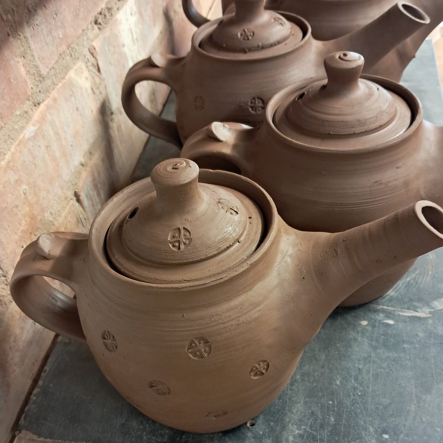 Slipware Teapot 1.5 Pint - Amber