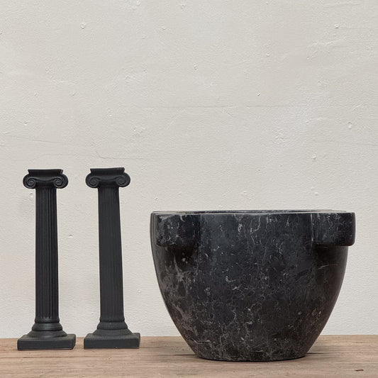 An Early 19th Century Black Marble Mortar