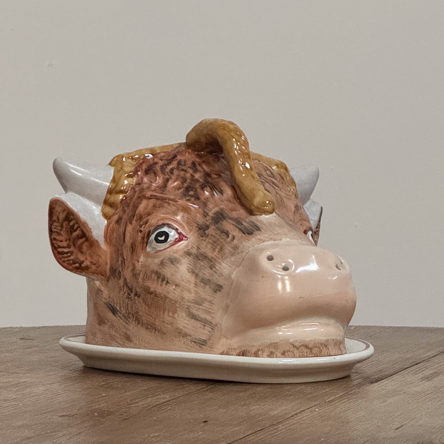 A Mid 19th Century Staﬀordshire Cow Cheese Dish