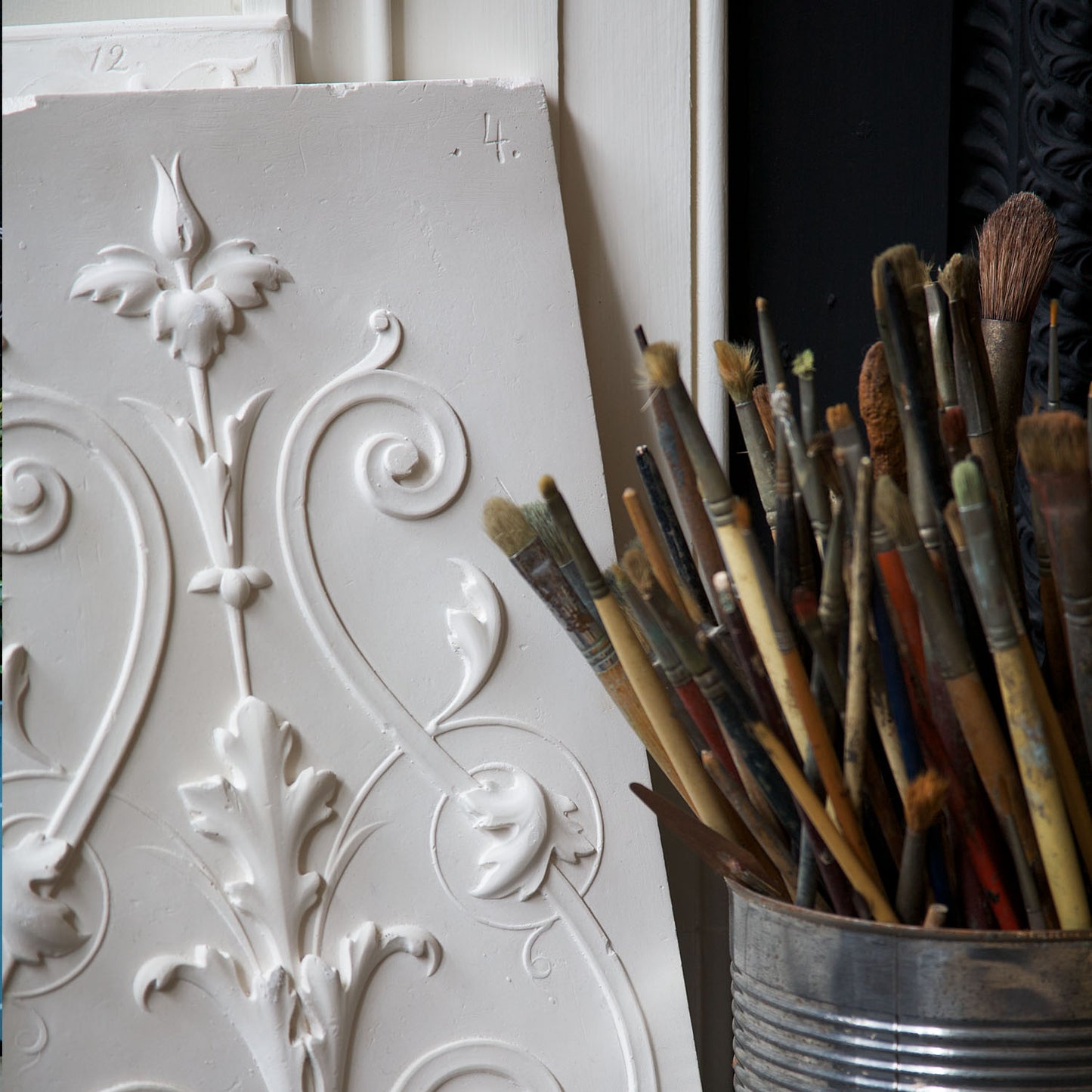 Scrolling Vine Plaster Plaque